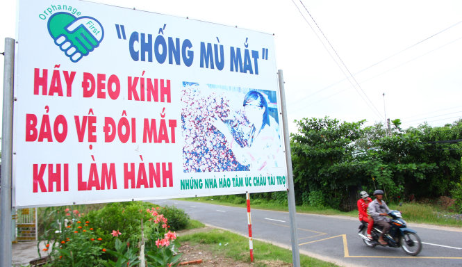 [-]Thứ[-]trưởng[-]Bộ[-]Y[-]tế[-]khẳng[-]định[-]hành[-]tím[-]không[-]gây[-]mù